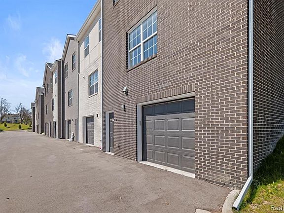 3rd image of 3227 Lohr Rd