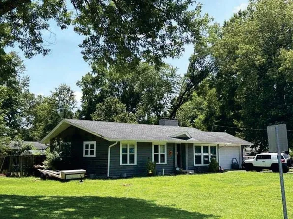 328 Forest Hill Dr, Huntingdon, TN 38344