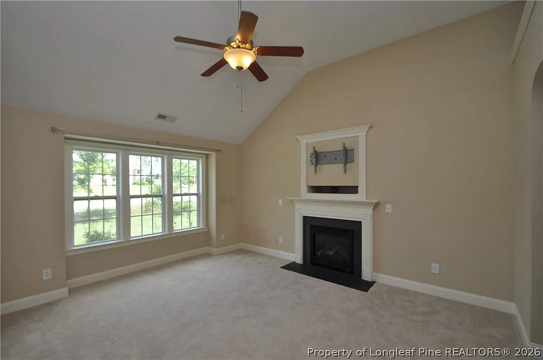 4 bed, 2.0 bath, 1876 sqft, $1,995 — Photo 2