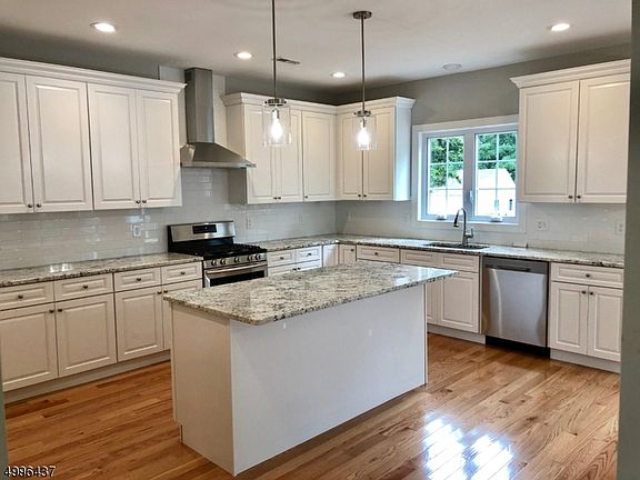 3rd image of 114 Wade Ave