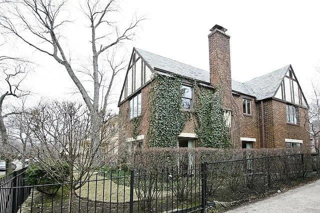 1112 E 48th St photo 1
