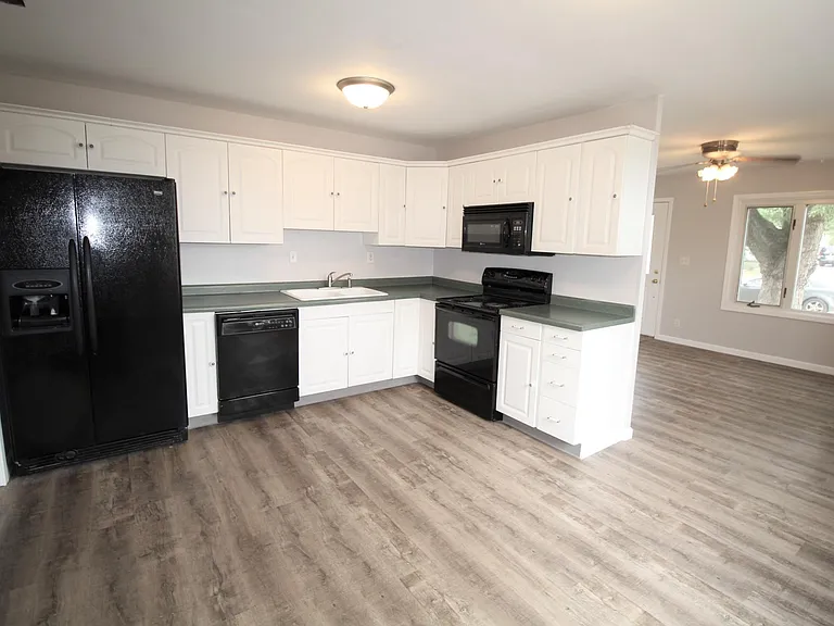 1229 Southlea Dr — Photo 3