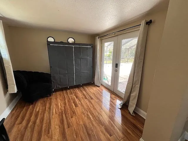 4 bed, 2.0 bath, 1710 sqft, $866 — Photo 2