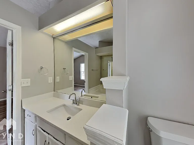 2933 Riverwalk Cv — Photo 12