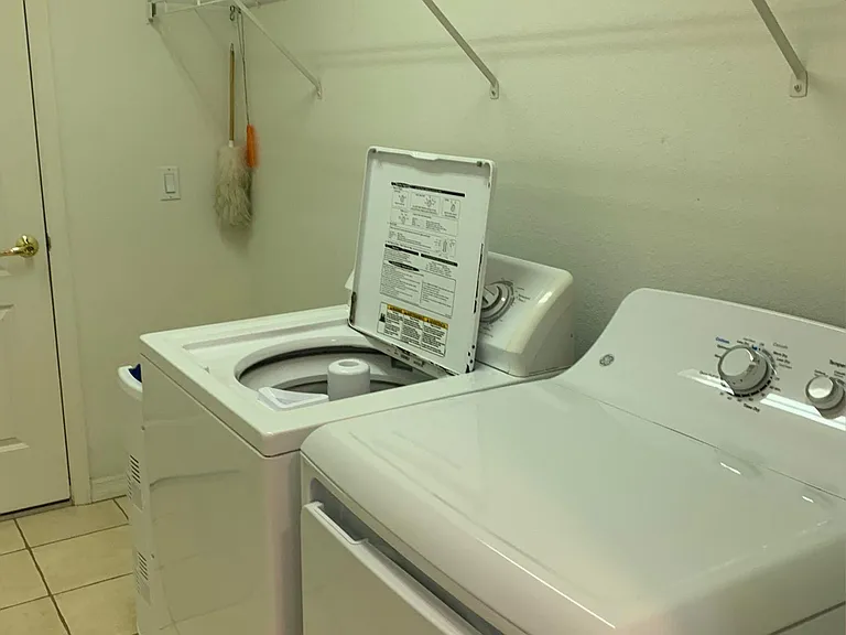 Laundry room with washer/dryer