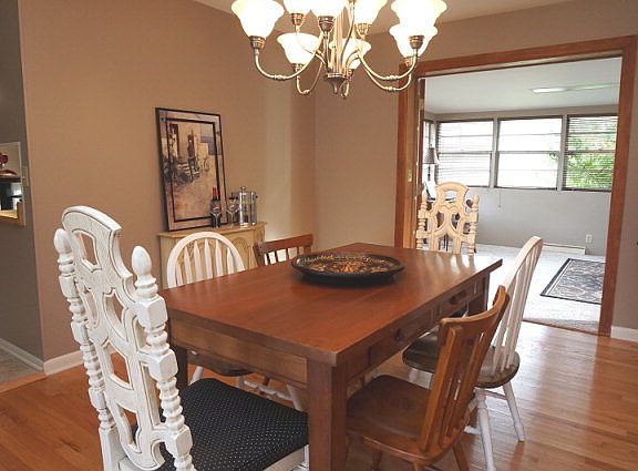 4th image of 1706 Valley Dr