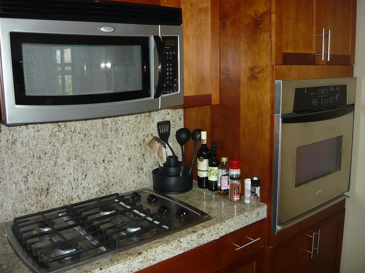 2 bed, 1005 sqft, $1,897 — Photo 4