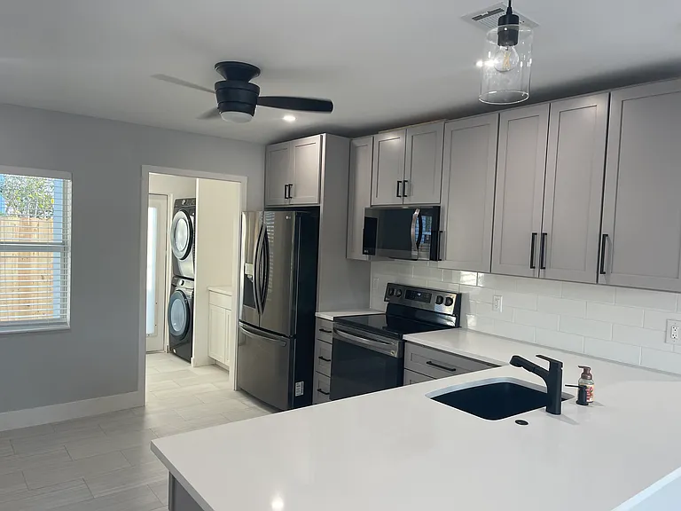 251 Royal Ct — Photo 5