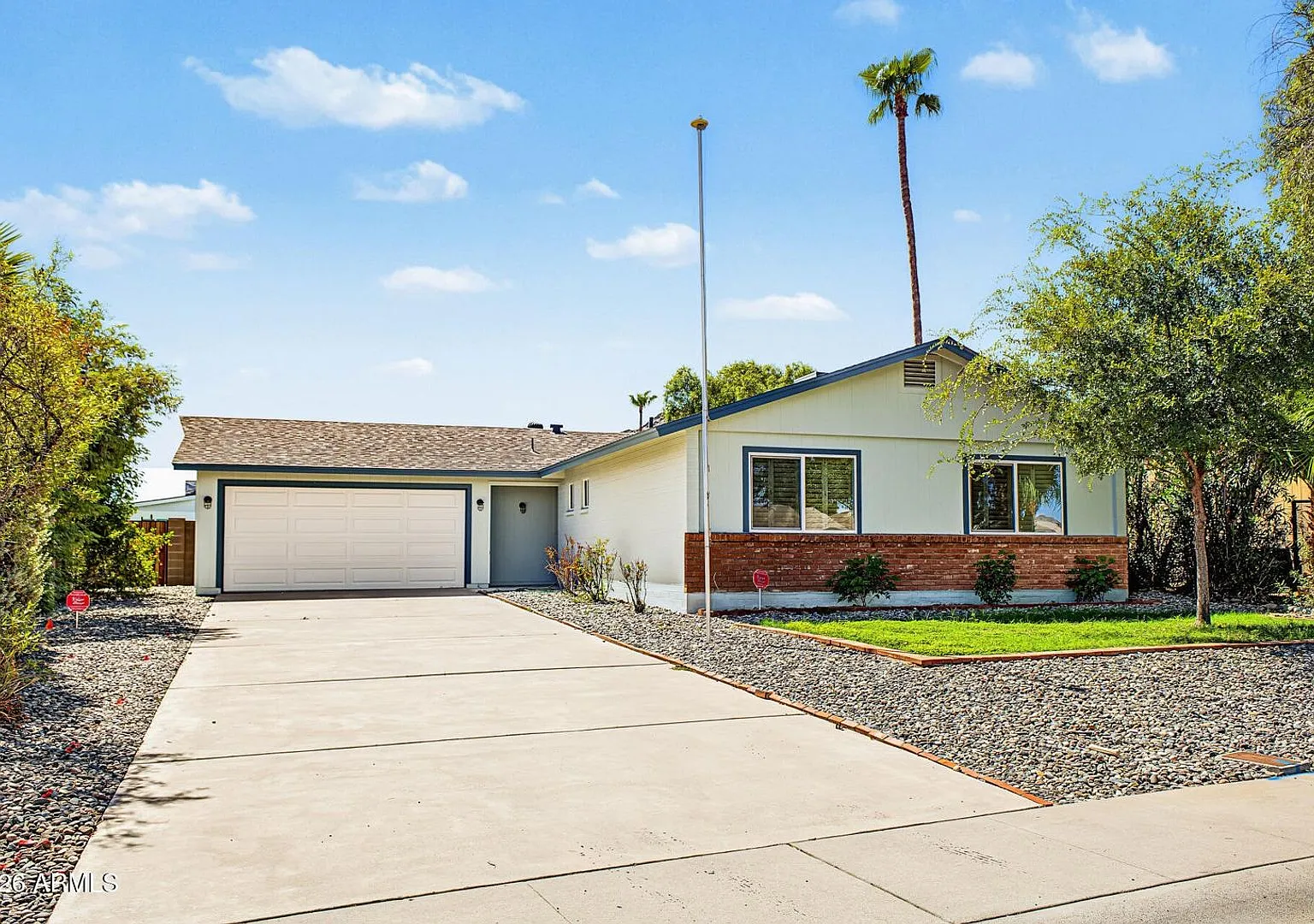 Fully Remodeled 4 Bedroom, 2 Bath In Phoenix! — Photo 1