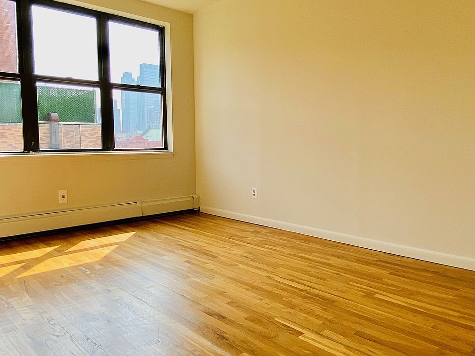 1st image of 424 W 53rd St APT 4B