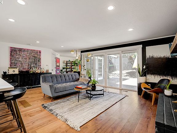 3rd image of 13495 SW Village Glenn Dr