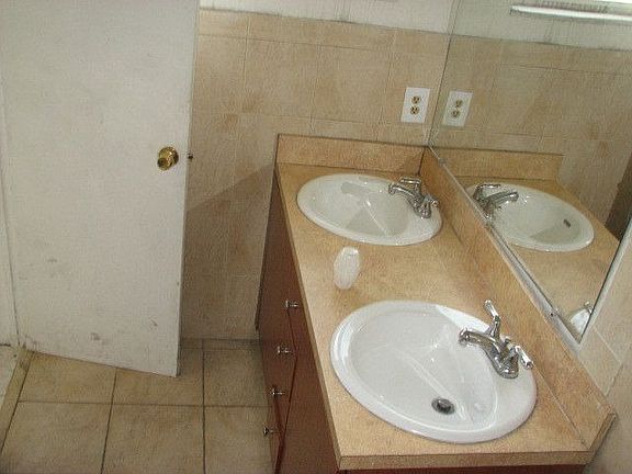 5th image of 11840 NE 19th Dr APT 2