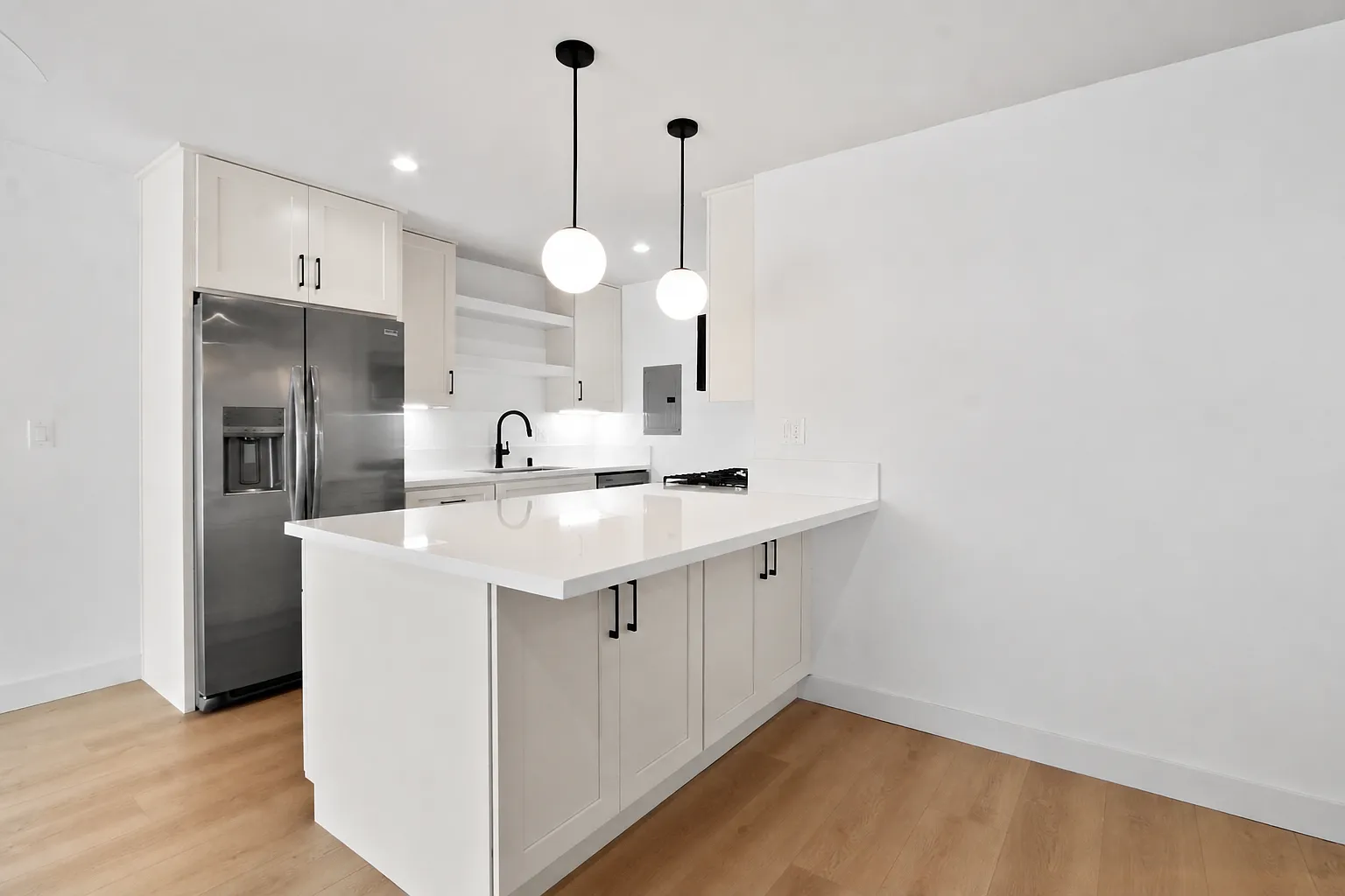 2 bed, 1.5 bath, 1300 sqft, $3,200 — Photo 2
