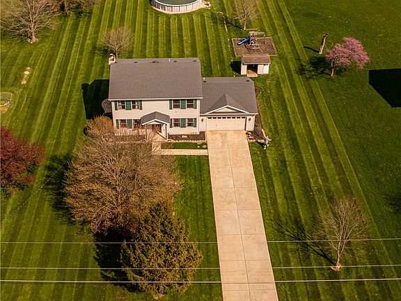 3rd image of 3628 Petre Rd