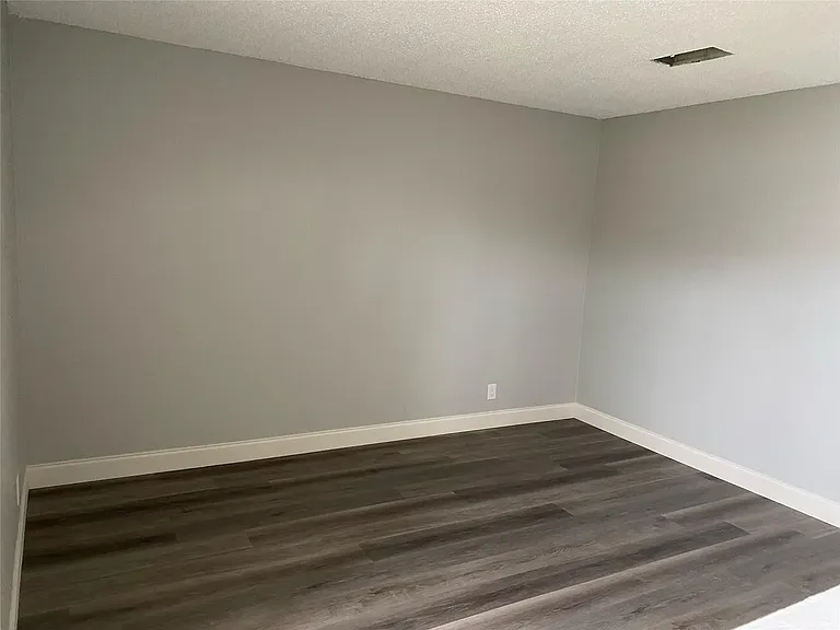 204 E Pleasantview Dr — Photo 5