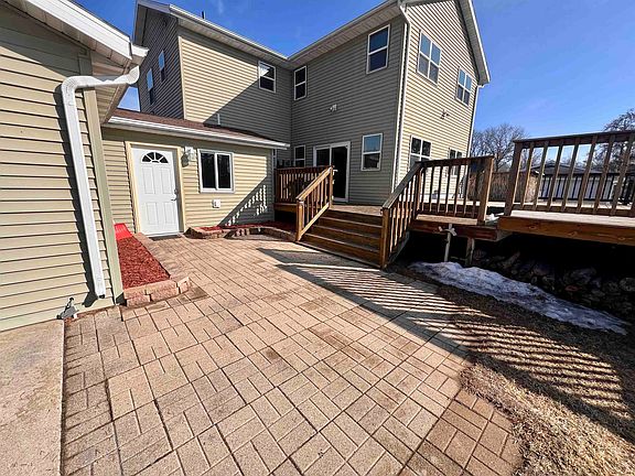 3rd image of 905 3rd Ave