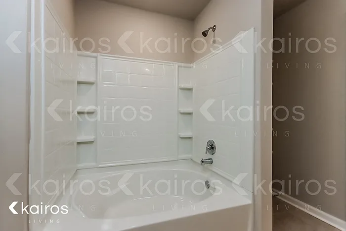 106 Royal Oak St — Photo 9
