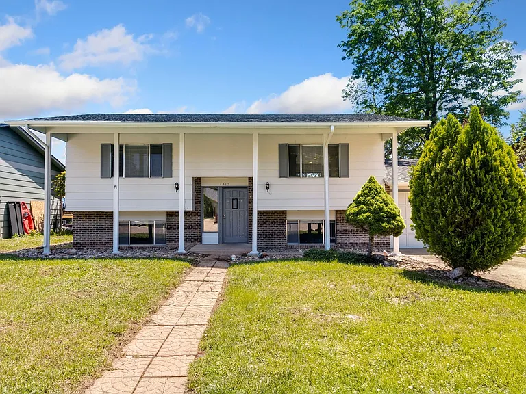 1312 Ash Dr — Photo 2