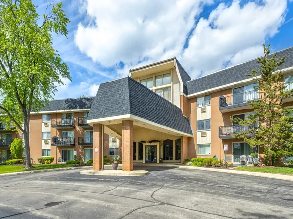 1198 Royal Glen Dr APT 304A, Glen Ellyn, IL 60137