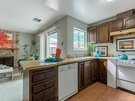 5th image of 2341 Darnell Ct