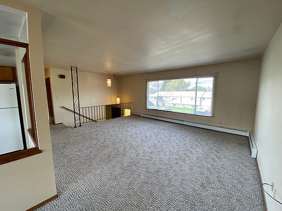 2nd image of 1100-1102 Cedar Ct