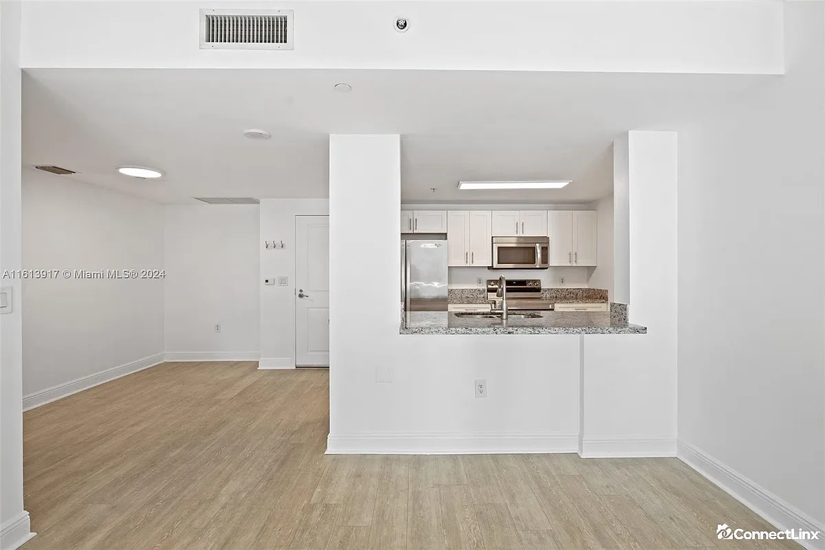 Building Photo - 1250 S Miami Ave #1704