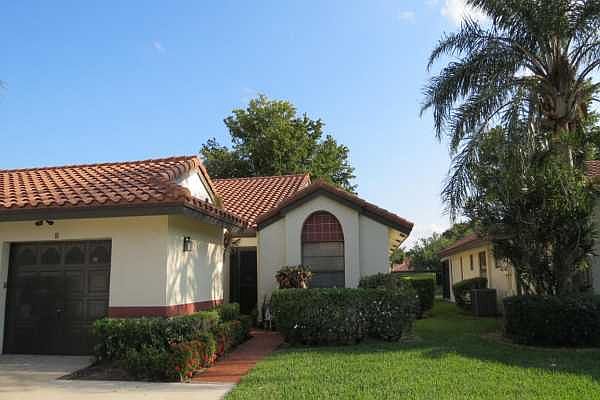 Home For Sale In Palm Chase Lakes