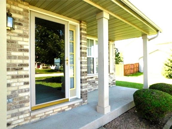 3rd image of 387 Prairie Knoll Dr