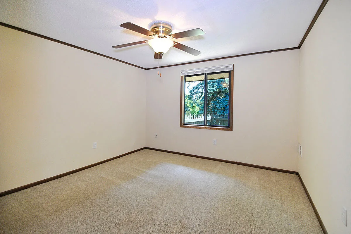 Surrey Park Apartments — Photo 2