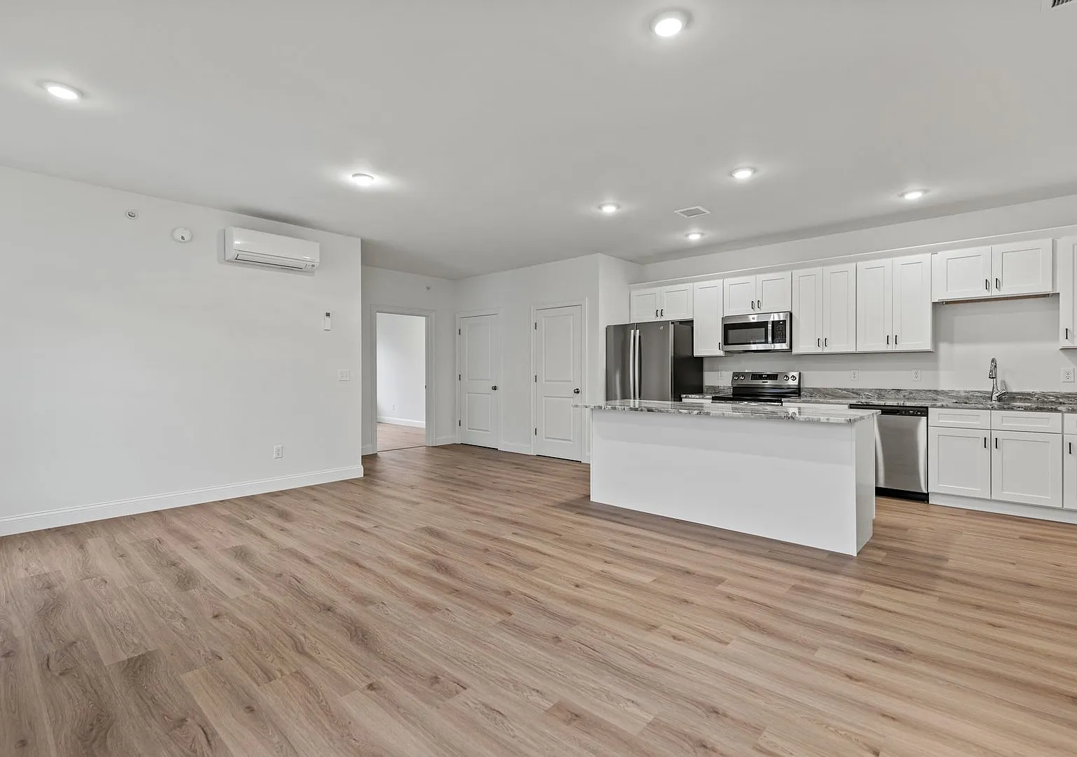 Modern 2 Bedroom on St Johns St in Portland! — Photo 3