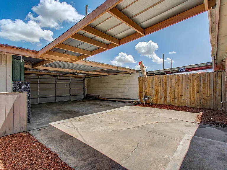 8820 Bissonnet St — Photo 35