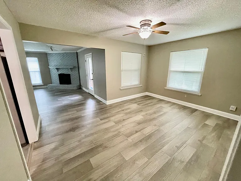 10439 Inverness Dr — Photo 8