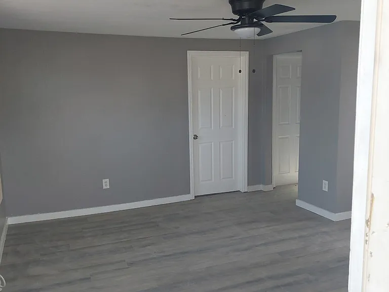 500 1/2 Woodrow Ave — Photo 1