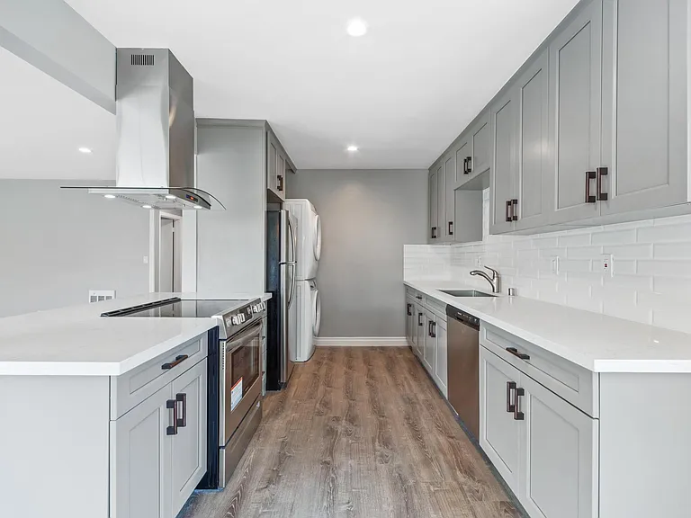 669 Stanley Ave #5 — Photo 1