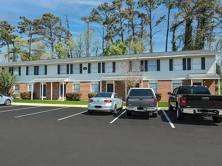 Carolina Breeze Apartments — Photo 1