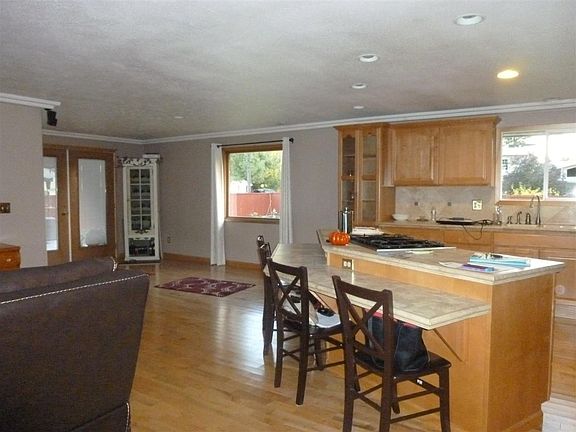 3rd image of 8424 E Bridgeport Ave