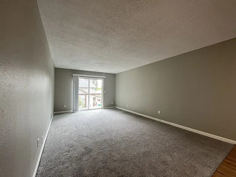 15827 NE Glisan St #12 — Photo 11
