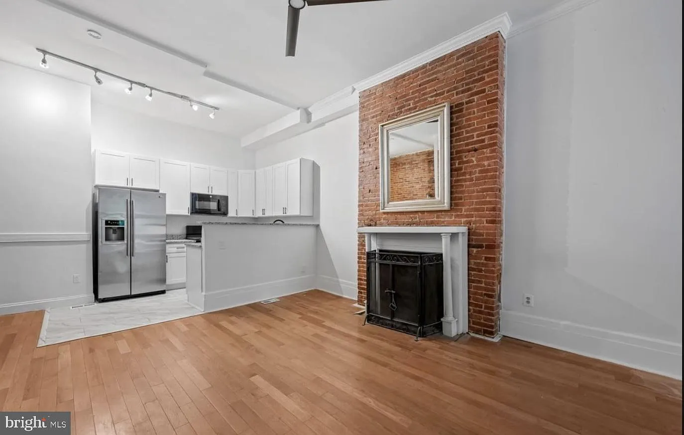 2 bed, 1.0 bath, 3450 sqft, $2,000 — Photo 4