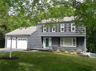 10 Jamestown Rd, Trumbull, CT 06611