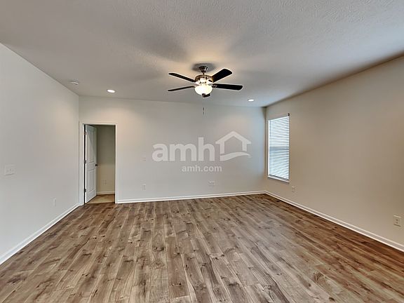 5th image of 260 Salinger Dr