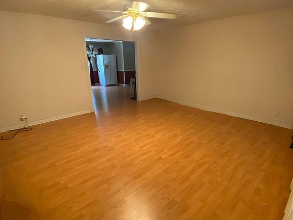 3rd image of 110 Garens St