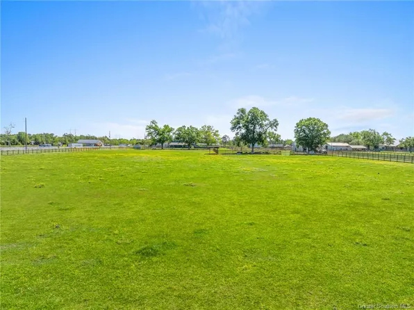 6065 Tom Hebert Rd, Lake Charles, LA 70607