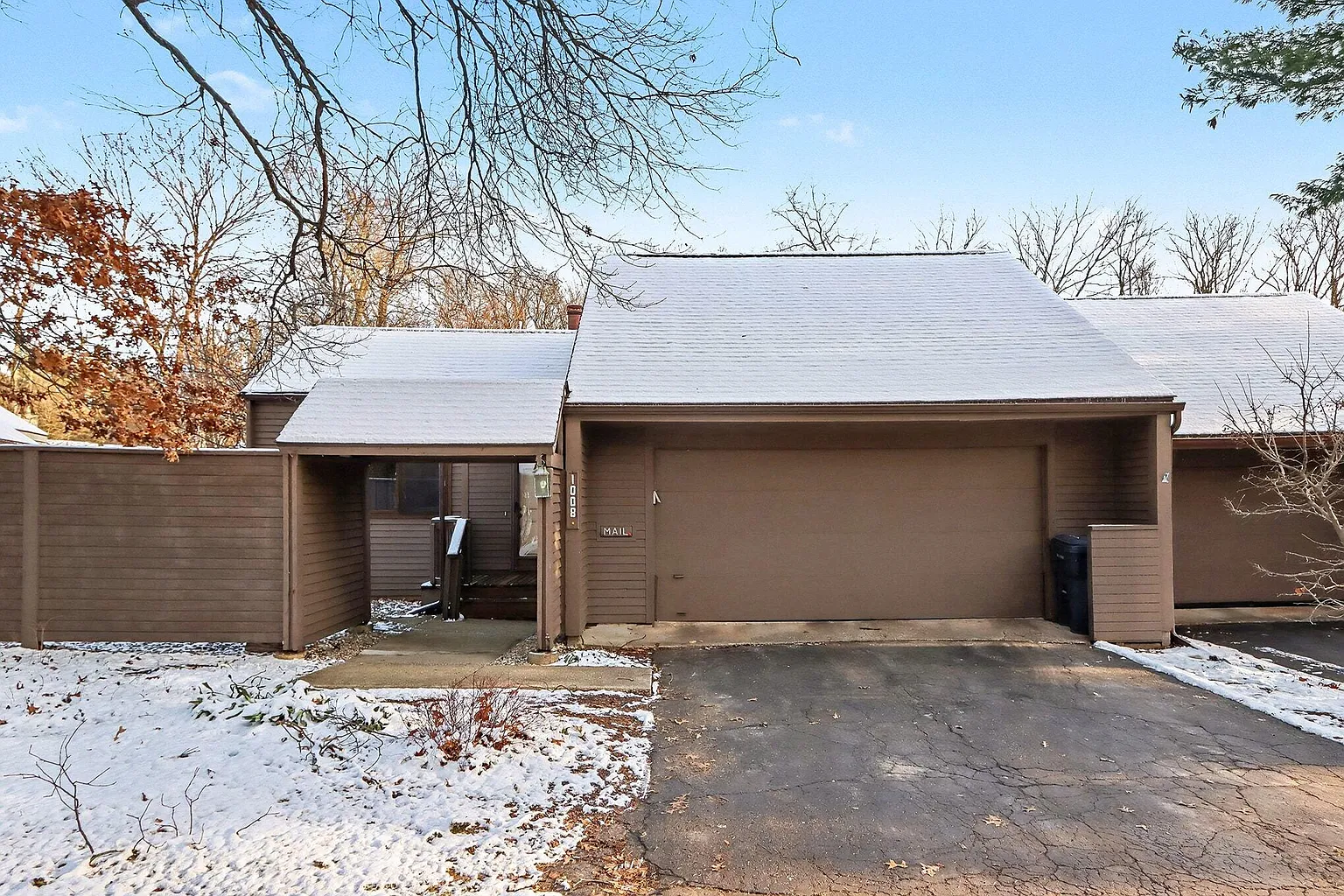 1008 Cohasset Ln photo 1