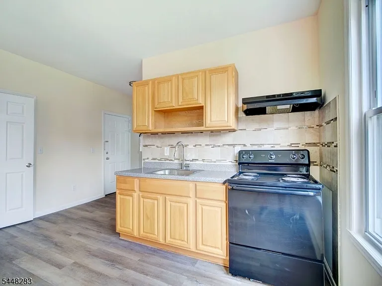 179 22nd St #4 — Photo 7