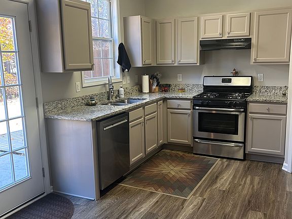 Granite counter tops, stainless steel appliances