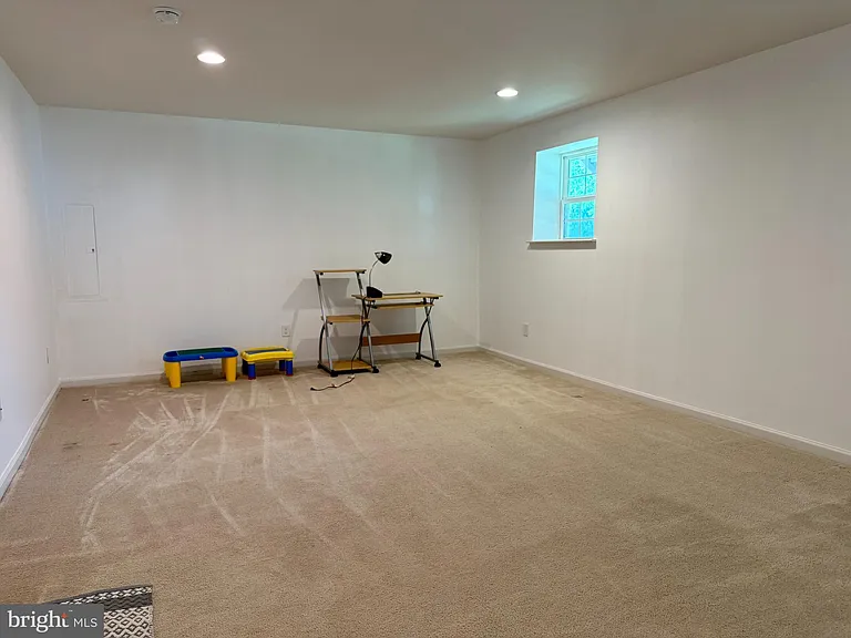 1285 Madison Ln — Photo 13