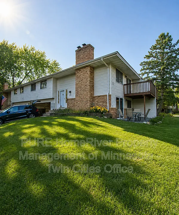 1684 Hickory Ln