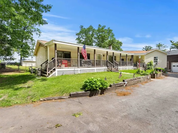 25-25R Beacon St, Amesbury, MA 01913