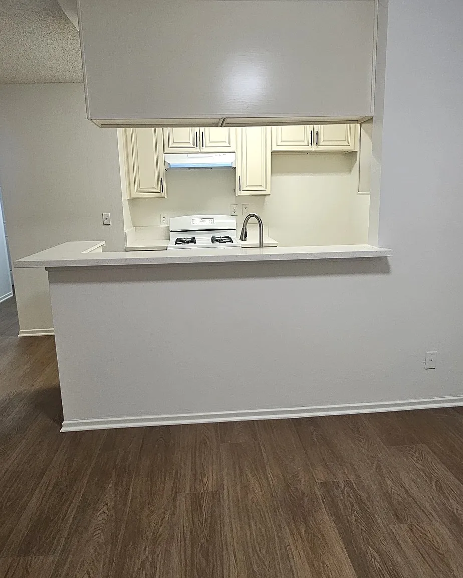 2 bed, 1100 sqft, $2,300 — Photo 1