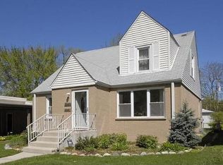 1621 Dempster St, Evanston, IL 60201